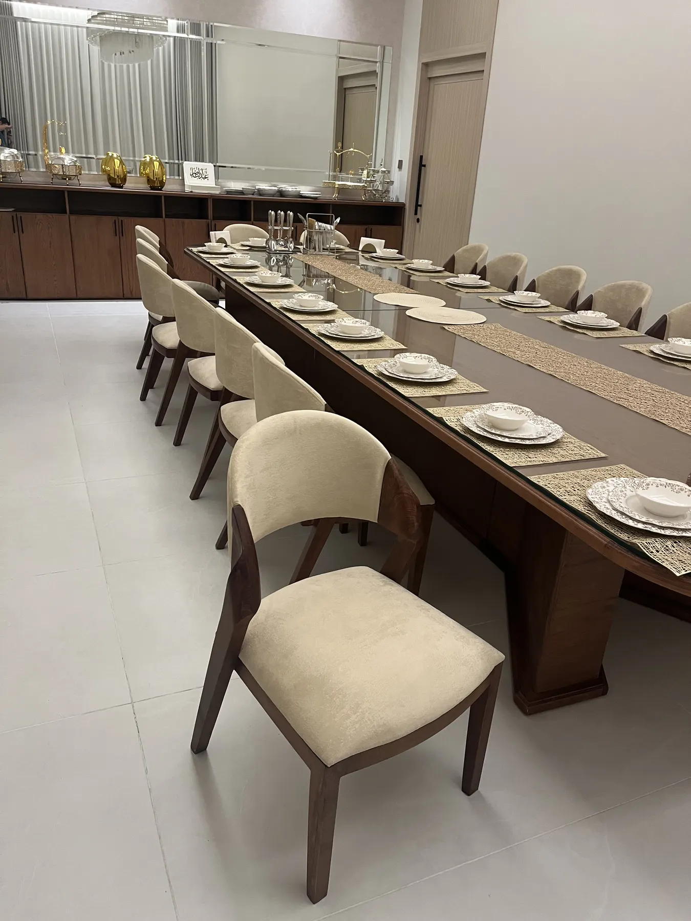 Barashi Residence — Majlis & Dining Joinery project photo 8